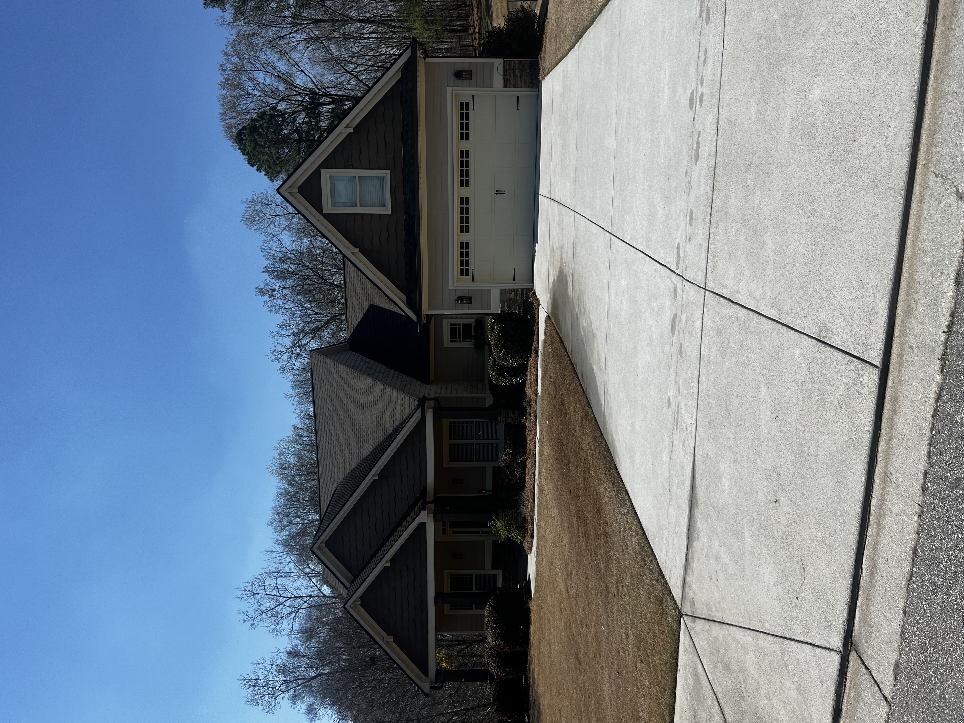 House and driveway wash in Monroe, Ga